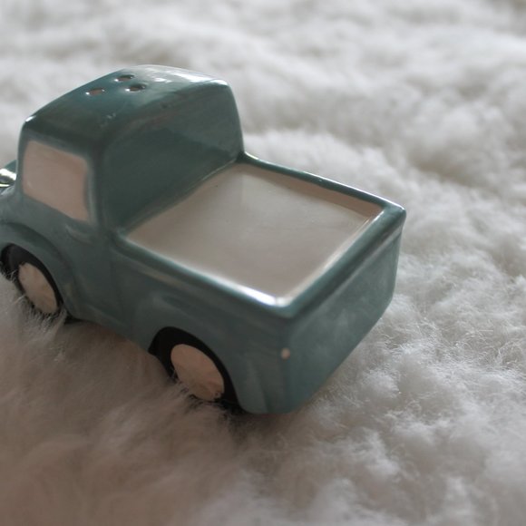 Blue Truck & Carrot Salt and Pepper Porcelain Shakers, Spring, Easter, Farmhouse - Picture 8 of 8